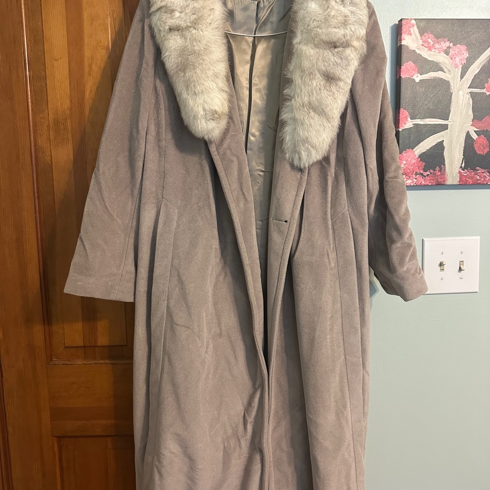 Chic Women's Trench Coat with Faux Fur Collar